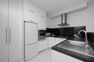 Comfortable Apartment with Balcony in the City Center of Warsaw by Noclegi Renters - Varsovie - 6