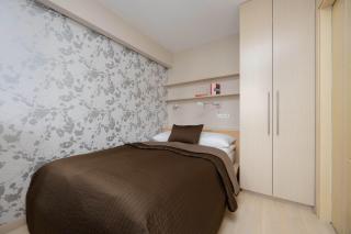 SkyView Comfortable Apartment with Balcony in the City Center by Noclegi Renters - 8