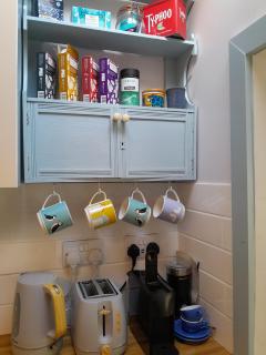 Studio - Sleeps2 - Parking - Private Courtyard - 1