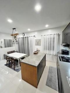 Relaxing 2BR Corner Home with Calming Lanai Area - Balanga - 0