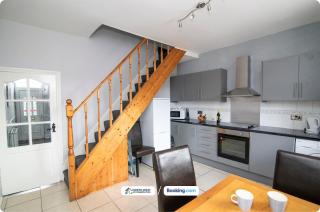 2-Bedroom House in Ainsworth, Bolton - Perfect for Contractors or Relocation - 3