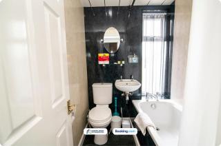 Serviced 2BR Home in Bolton Near Manchester - 4