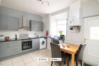 Serviced 2BR Home in Bolton Near Manchester - 2