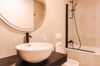 Stylish Stay with Dedicated Workspace - 6