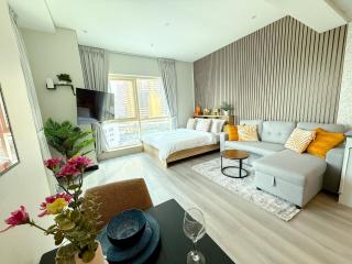 Stylish Studio Apartment with large Balcony and Sea Views, free Parking, Dubai Marina - JBR - 9