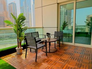 Stylish Studio Apartment with large Balcony and Sea Views, free Parking, Dubai Marina - JBR - 2