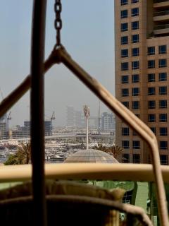 Luxury Studio Apartment with large Balcony and Sea Views, free Parking, Dubai Marina - JBR - 1