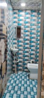 Kanha ji 5 star PG family 12 rooms near lord Krishna temple free pick up service also Activa rent - Mathura - 2