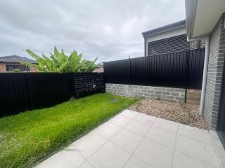 Queen Room with Attached Bathroom - OR10 - Guildford - 4