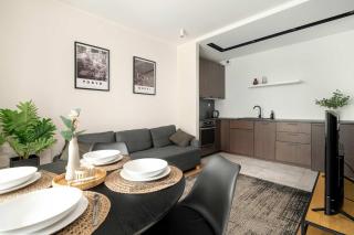 Modern Studio with Parking near Lake Malta by Noclegi Renters - Poznań - 2