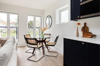 The Wembley Park Gem - Lovely 2BDR Flat with Balcony - 8