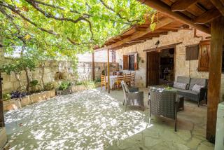 Maison Des Vignes Lofou - Lofou - 7