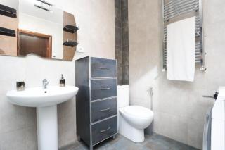 Republic Square 2 Bedroom with a Balcony! - Yerevan - 4
