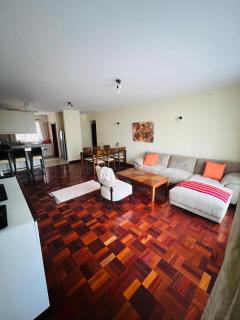 Riverside Drive Spacious 2 BR - Nairobi - 7