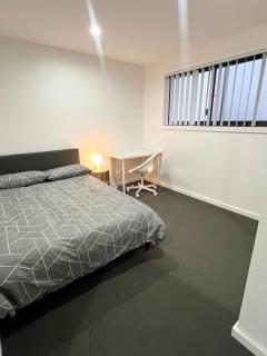 Modern and Comfortable Queen Room - OR2 - 0