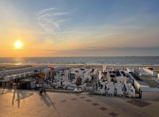 Coastal Comfort in the Heart of Knokke with Terrace & Sea Views - 3