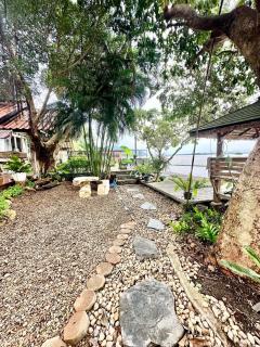 As House & Boat - - 4
