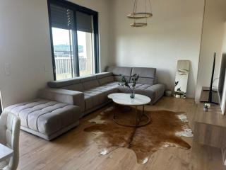 Fancy 2BR & 1LR Apartment Panoramic Sky View - Nivy - 9