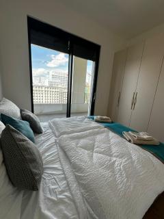 Fancy 2BR & 1LR Apartment Panoramic Sky View - 2