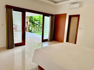 Lacok Villa - - 9