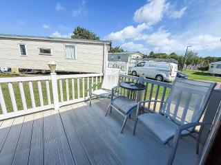 Great 6 Berth Caravan For Hire At Cherry Tree Holiday Park In Norfolk Ref 70801C - 3
