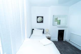 Luxury Leicester Retreat with 6 Bedrooms - Leicester - 1