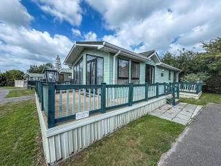 Beautiful 6 Berth Lodge At Cherry Tree Holiday Park Ref 70002Tg - 0