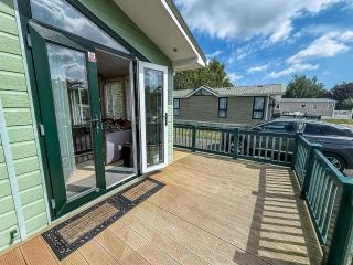 Beautiful 6 Berth Lodge At Cherry Tree Holiday Park Ref 70002Tg - 4