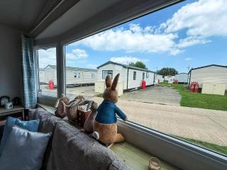 Superb 8 Berth Caravan At Broadland Sands Park, Suffolk Ref 20155Bs - 3