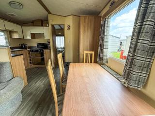 Cosy Caravan With Free Wi-Fi At Broadland Sands Holiday Park Ref 20012Bs - Hopton on Sea - 2
