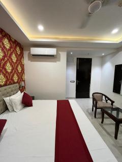 Hotel Ganga Grand Rishikesh # Parking # Lift # Restaurant # Near Ghat # Property of the Year - Rishikesh - 0
