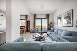 Trygoni Court - Elegant Downtown 3-bdr Apartment - 7