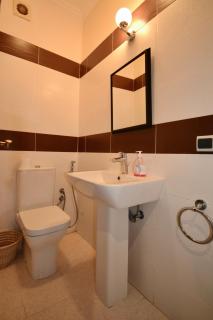 Stylish, Comfy Gem 5 Location,Pool, Balcony - 1