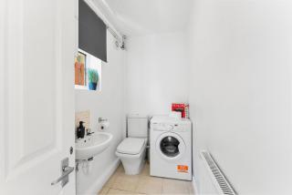 Spacious 4-Bed Home in Bath with Garden - 1