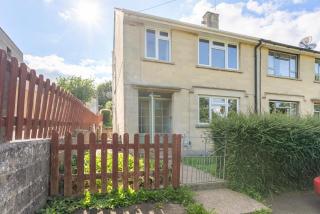 Spacious 4-Bed Home in Bath with Garden - 4
