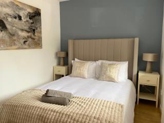 Stylish Group Stay, Sleeps 12, Free Parking, by Manchester Piccadilly - 7