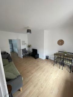 Comfortable, Recently Renovated 4 Bedroom Home Near Hartlepool Town Centre - Hartlepool - 7