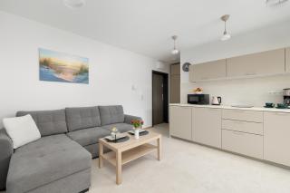 Eleganckie Apartamenty Blisko Plaży w Niechorzu z Klimatyzacją w Salonie i Parkingiem by Noclegi Renters - 6