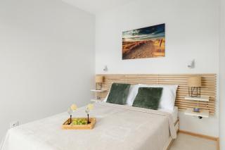 Eleganckie Apartamenty Blisko Plaży w Niechorzu z Klimatyzacją w Salonie i Parkingiem by Noclegi Renters - 9