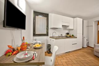 Lemon House With Shared Pool - Happy Rentals - 4