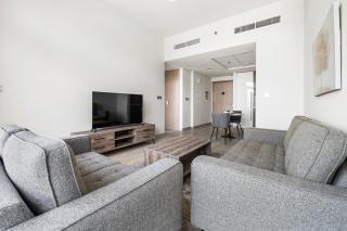 1BR Azizi Riviera 44 City Skyline View - 6
