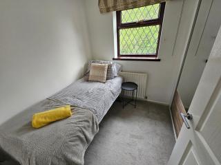 Carey House Long Stays Free Parking and WI-FI - Swindon - 9