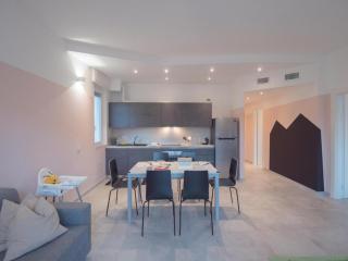 150m dal Mare, Ampio Trilocale con 2 bagni e AC - 1