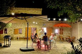 Maison des Vignes Swimming pool and charm in Lauris - 1
