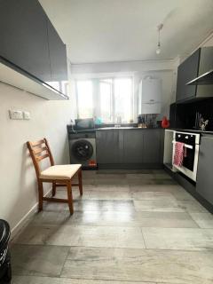 London Luxe Apartment - Spacious & Stylish - 6
