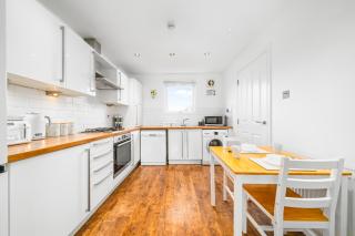 Modern 5 Bedroom Townhouse with Free Parking - Glasgow - 8
