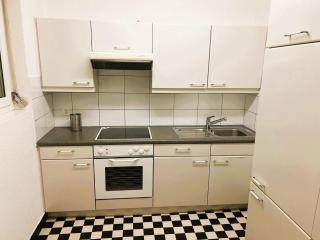 Charming City Center Flat with Balcony Steps from Zurich Historic Schloss - Zürich - 4