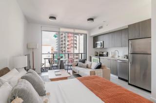 Blueground Brickell pool wd nr City Centre MIA-133 - 0