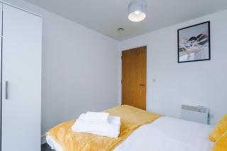 2 Bedroom Penthouse With Balcony By Host A Home - Manchester - 2