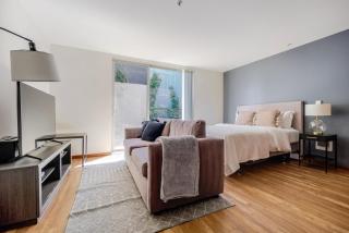 Blueground Brighton balcony nr Seward Park SEA-874 - 0